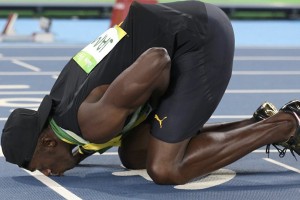 Usain Bolt suffers injury in final career race